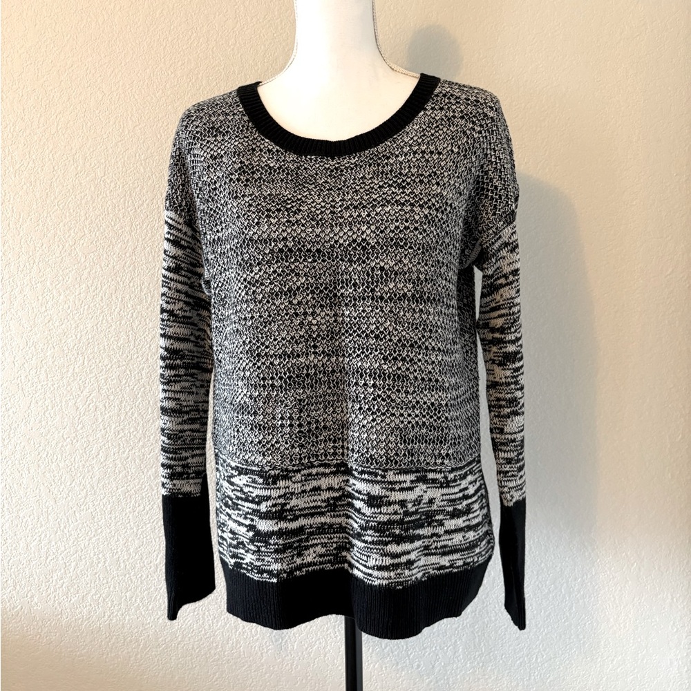 Women's DKNY Black, White, and Gray marled knit Sweater size small